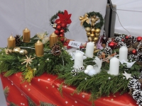 Rozsvítil se vánoční strom, v Doubravě byl zahájen advent.
