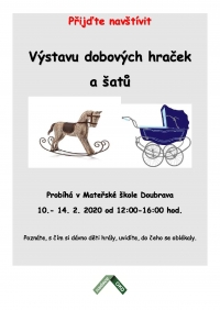 Výstava starých hraček a šatů.